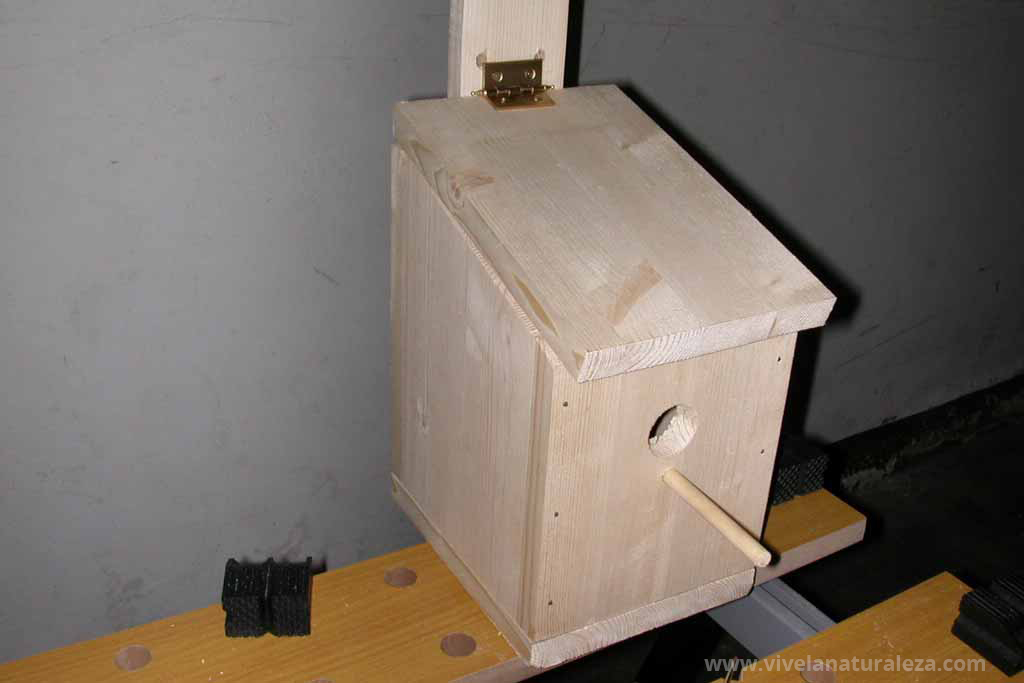 Caja nido para aves silvestres terminada