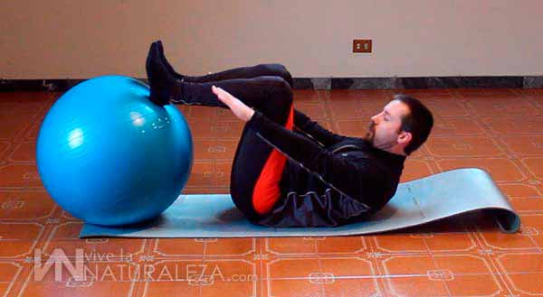ejercicios abdominales con fitball